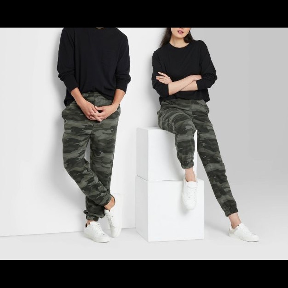 Wild Fable™ Women's High-Rise Fleece Sweatpants - Green Camouflage